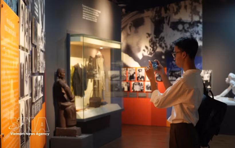 The Southern Women’s Museum scans and digitises more than 1,000 artifacts for display using hologram technology (Photo: VNA) 
