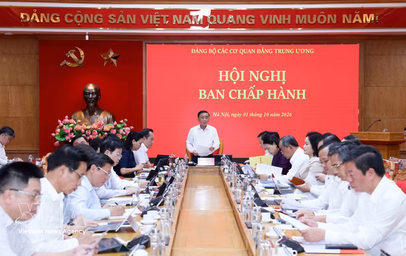 Politburo Member, Standing Member of the Party Central Committee’s Secretariat and Secretary of the Party Committee of Central Party Agencies Tran Cam Tu speaks at the meeting of the Standing Board of the Party Committee of Central Party Agencies in Hanoi on October 1. (Photo: VNA)