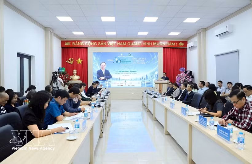 The seminar marking 30 years of Vietnam’s securities industry in Hanoi on October 21 (Photo: VNA)