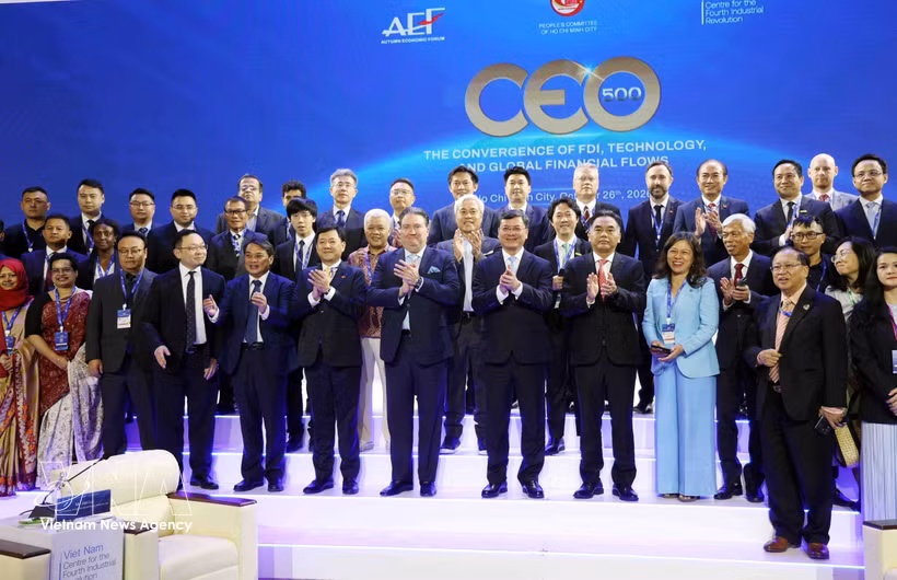 Ho Chi Minh City officials and delegates at the CEO 500 Programme (Photo: VNA)