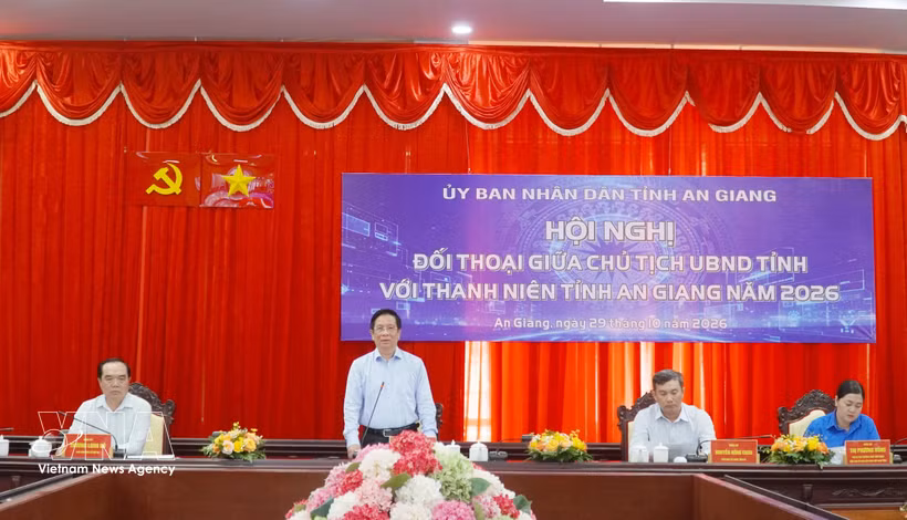Ho Van Mung, Chairman of the People’s Committee and Deputy Secretary of the Party Committee of An Giang province, speaks at the dialogue on October 29, 2026. (Photo: VNA)