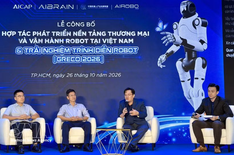 A roundtable on developing a localised platform for robot trading and operation in Vietnam held at the initiative launch on October 26. (Photo: VNA)