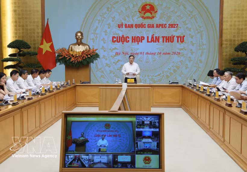 Standing Deputy Prime Minister Pham Gia Tuc, who is Chairman of the National Committee for APEC 2027, speaks at the committee's fourth meeting in Hanoi on October 1. (Photo: VNA)