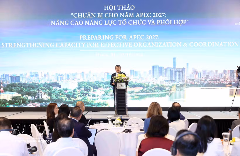 Standing Deputy Minister of Foreign Affairs Nguyen Minh Vu speaks at the workshop in Hanoi on October 1. (Photo: VNA)