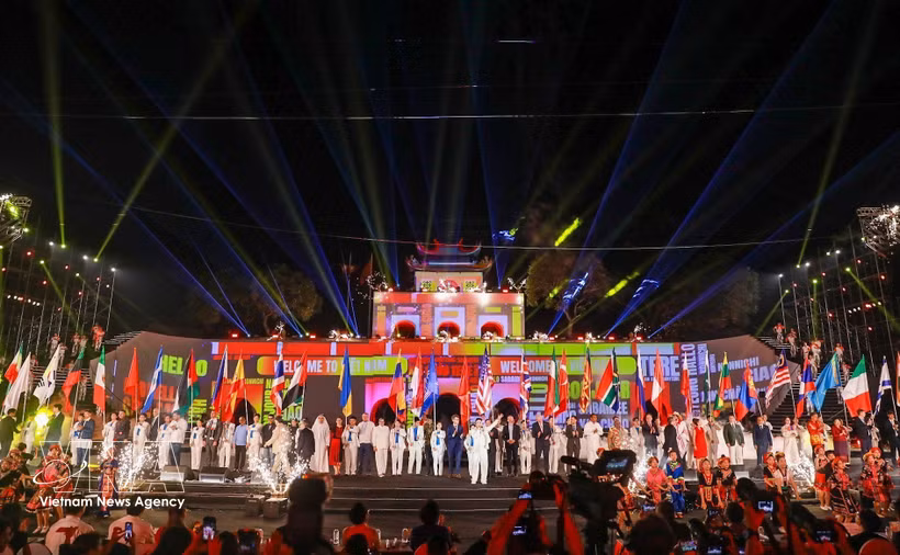 The second Cultures of the World Festival runs from October 1 to 4, featuring the participation of 50 countries and international organisations. (Photo: VNA)