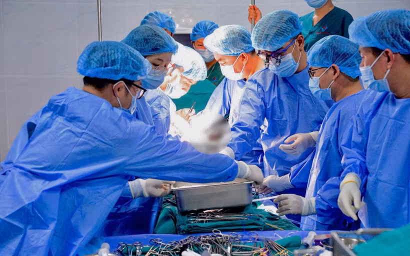 Hue Central Hospital performs a kidney transplant using LifePort. (Photo published by VNA)