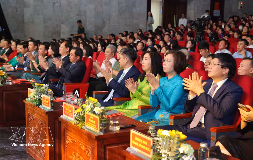 Delegates at the award ceremony (Photo: VNA)