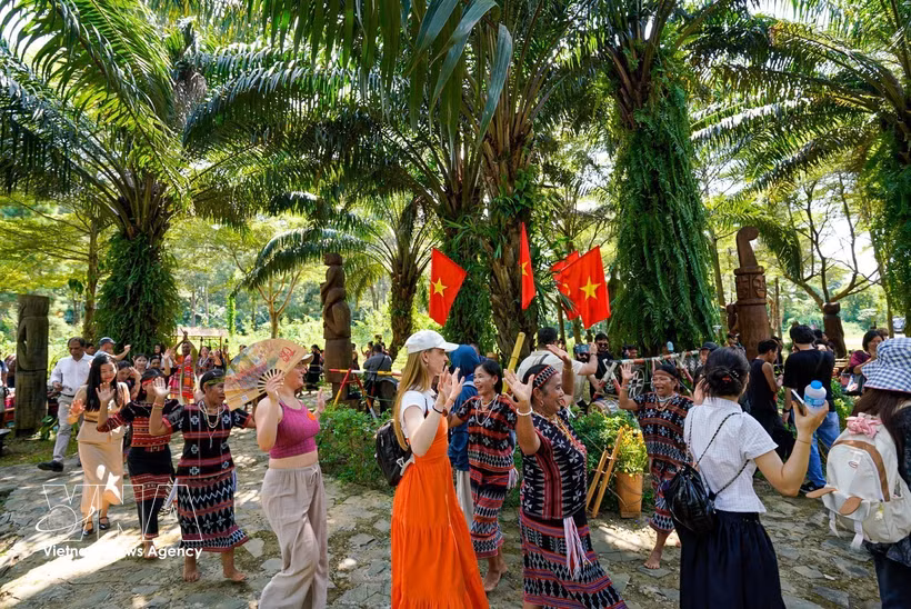 International participants experience the Central Highlands cultural space. (Photo: VNA)