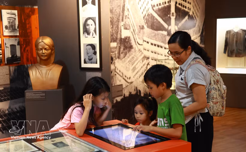 The transformation of museums from “static repositories” into “dynamic experiential spaces” is driving the development of cultural industries. (Photo: VNA)