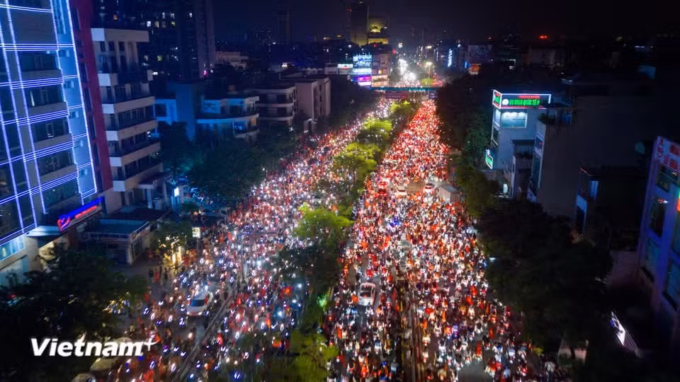 The moment the final whistle confirmed Vietnam’s emphatic victory over Thailand, the capital Hanoi erupted in overwhelming joy. (Photo: VietnamPlus)