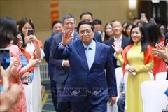 Prime Minister Pham Minh Chinh meets with representatives of the Vietnamese community in China on August 31 morning. (Photo: VNA)