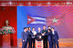 At the fundraising campaign launching ceremony. (Photo: VNA)