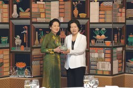 Spouses of top Vietnamese, RoK legislators visit National Assembly Museum
