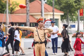 Hanoi traffic is adjusted for first full-dress rehearsal for National Day parade (Photo: VNA)