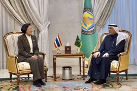 Nalinee Taveesin, Chair of the Thai Trade Representatives, holds talks with Jasem Mohamed Albudaiwi, Secretary-General of the Gulf Cooperation Council (GCC), at the GCC Secretariat. (Photo: Bangkok post) 