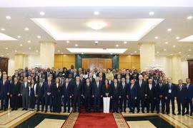 Party General Secretary To Lam and heads of the delegations attending the Hanoi Convention signing ceremony at their meeting on October 25 (Photo: VNA)