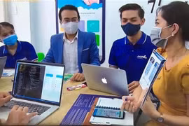 A meeting at a start-up company. Vietnamese startups are banks' new focus. (Photo: VNA)