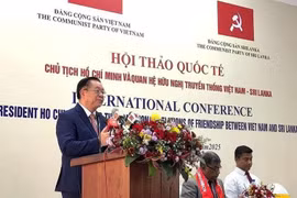 Politburo member and Chairman of the Party Central Committee’s Commission for Information, Education and Mass Mobilisation Nguyen Trong Nghia speaks at the seminar. (Photo: VNA)