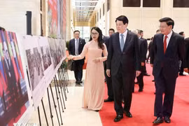 President Luong Cuong and Lao Party General Secretary and President Thongloun Sisoulith attend the exhibition (Photo: VNA)