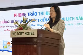 Nguyen Thi Anh Hoa, Director of HCM City's Department of Tourism, speaks at the dialogue with city's tourism businesses. (Photo tuoitrethudo.vn)