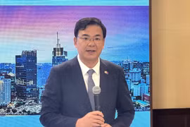 Vietnamese Ambassador to Japan Pham Quang Hieu speaks at the dialogue. (Photo: VNA)