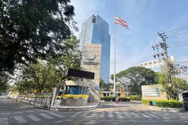 The Revenue Department headquarters on Phahon Yothin Road in Bangkok. (Photo: Bangkokpost) 