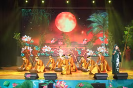 An art performance at the opening ceremony of the film week. (Photo: VNA)