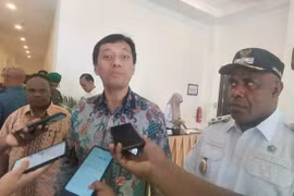 Director General of Human Rights Services and Compliance at the Human Rights Ministry, Munafrizal Manan (center) (Photo: ANTARA)
