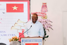 Cuban Vice President Salvador Valdes Mesa speaks at the event. (Photo: VNA)