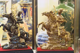 Bat Trang traditional art features Vietnamese spirit 