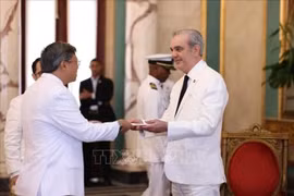 Vietnamese Ambassador Le Quang Long presents his credentials to President Luis Rodolfo Abinader Corona on May 29 in Santo Domingo (Photo: VNA)