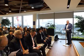 The London forum attracts a large number of participants. (Photo: VNA)