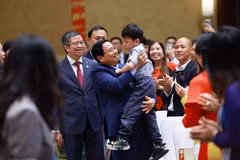 PM Pham Minh Chinh meets with representatives of Vietnamese community in China