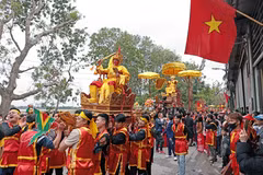 Unique "mock King procession" ritual at Sai Temple Festival