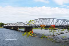 Truong Tien Bridge restored to its original silver colour
