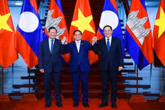 Vietnamese, Lao, Cambodian PMs meet in HCM City