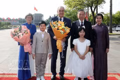 Swiss President and spouse begin official visit to Vietnam