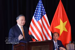 Top leader meets Vietnamese experts, intellectuals in US