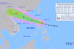 Typhoon Matmo heads into East Sea, threatens northern Vietnam