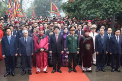 State President pays tribute to legendary founders of Vietnam