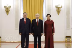 Russian President chairs welcome ceremony for top Vietnamese leader
