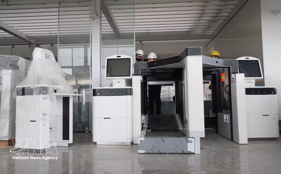 Equipment has been installed at the check-in counters at Long Thanh Airport. (Photo: Cong Phong/VNA)