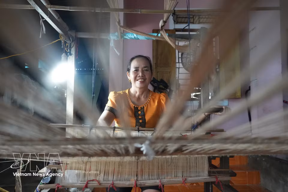 Artisan Ha Thi Hang, head of the Xieng village brocade weaving cooperative in Mon Son commune, said diversifying products help bring brocade textiles to more visitors. (Photo: Bich Hue/VNA)