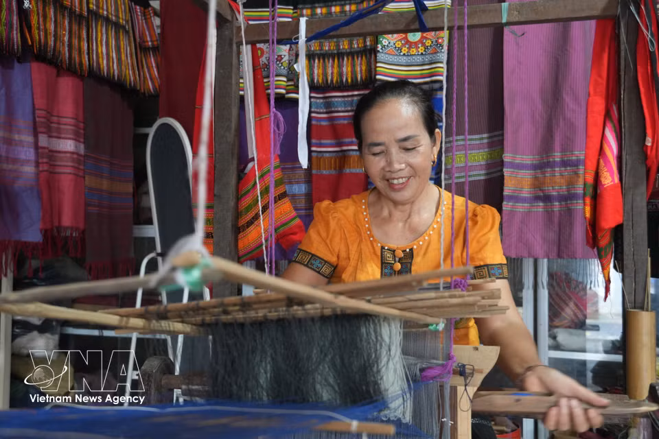 Traditional looms in Xieng village, Mon Son commune, help preserve Thai cultural heritage while adding to the appeal of community-based tourism. (Photo: Bich Hue/VNA)