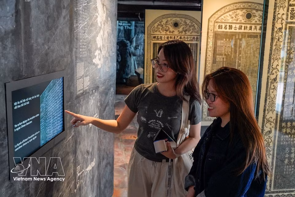 Interactive digital spaces, heritage education and reading activities help connect cultural heritage with the public’s learning and exploration needs, bringing traditional values closer to contemporary life. (Photo: Khanh Hoa/VNA)