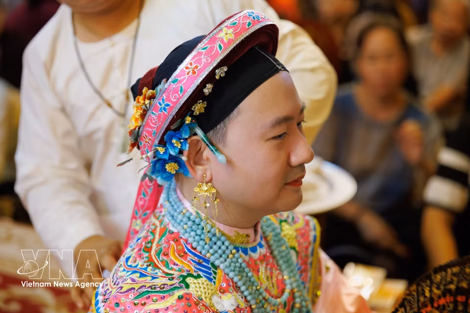 Ceremonial costumes are an important element of the ritual’s distinctive cultural identity, preserving traditional folk art and decorative motifs. (Photo: Pham Tuan Anh/VNA)
