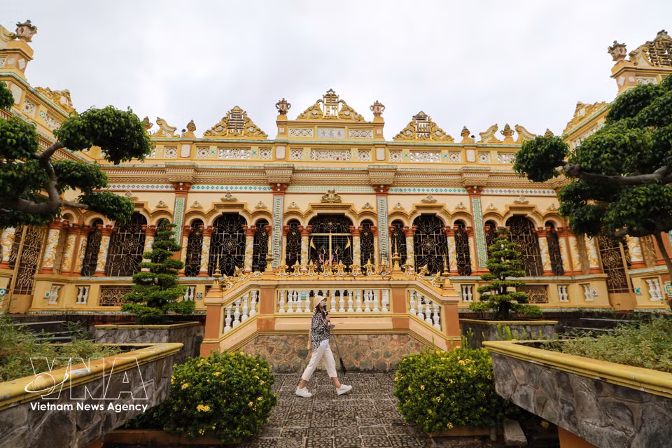 Vinh Trang pagoda attracts visitors not only for its tranquil setting but also for its distinctive architecture and sculptures. (Photo: Hong Thai/VNA)