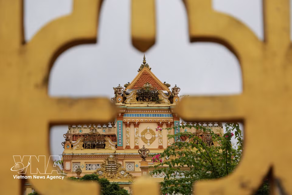 Vinh Trang pagoda stands out for its distinctive blend of Asian and European architectural styles. (Photo: Hong Thai/VNA)