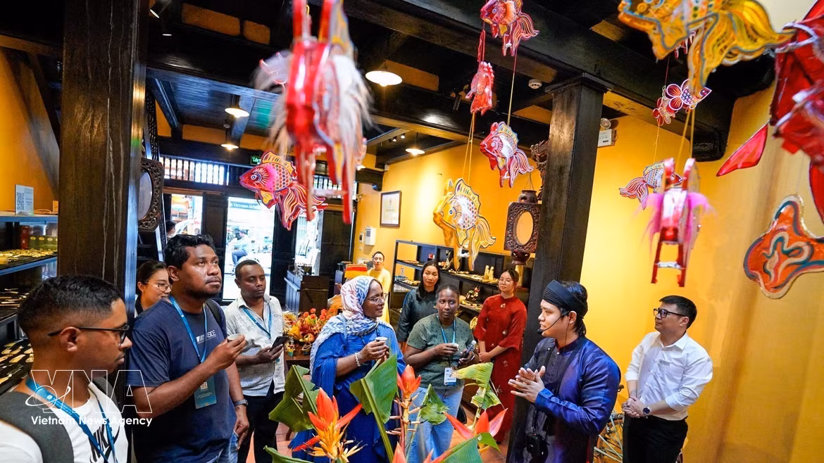 International delegates explore Hanoi’s cultural heritage