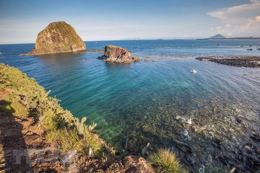 Hon Yen island is popular largely because of the unspoiled beauty of its beaches (Photo: VNA)